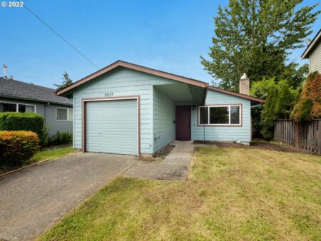 Photo of MLS# 22644453 – 6031 Se Woodstock Blvd, Portland, OR 97206
